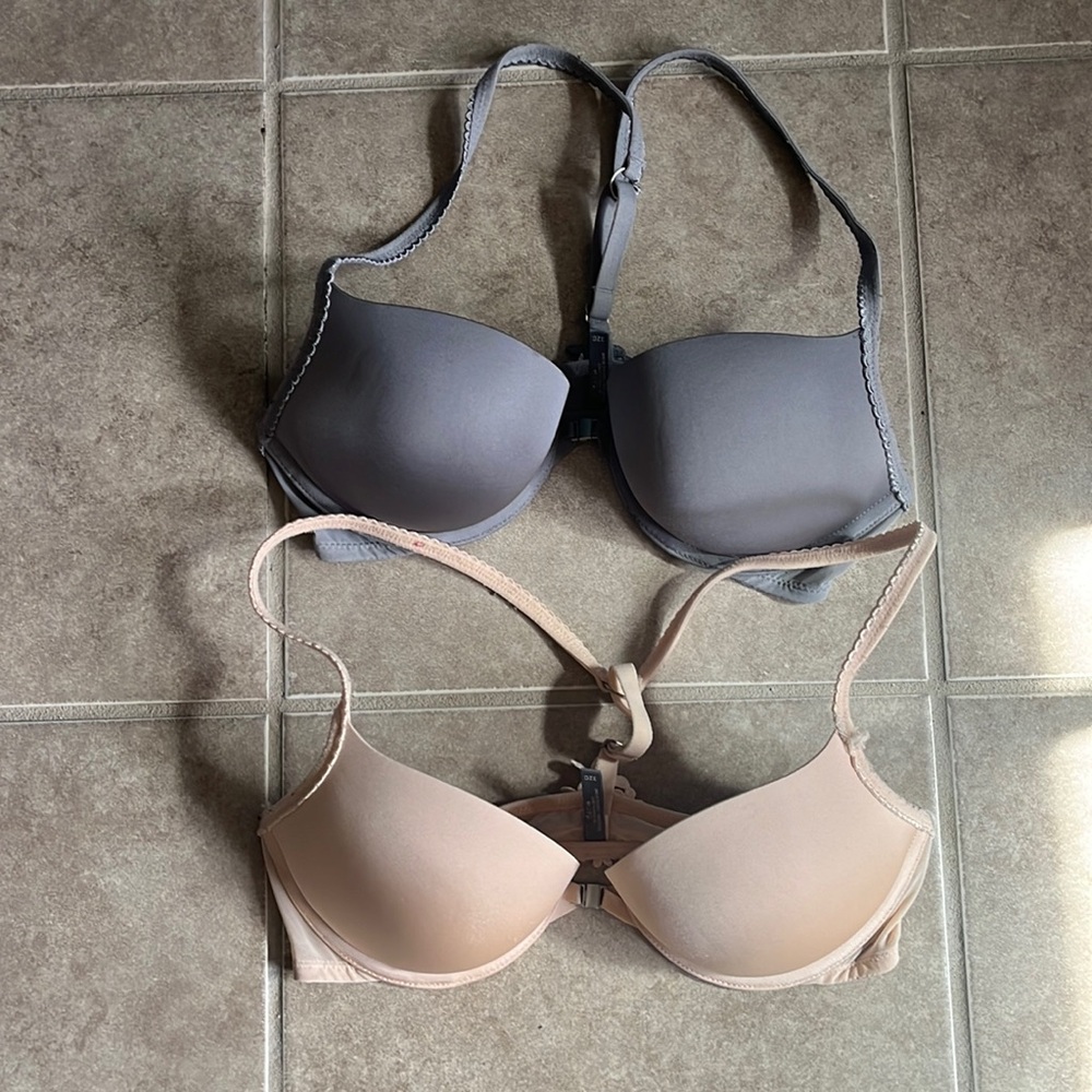 2 Pack Aerie bras race back style with front clasps
Great deal2 for price of one